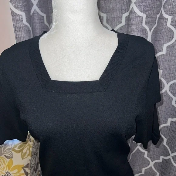 Givenchy NWT sweater top. - Picture 5 of 9